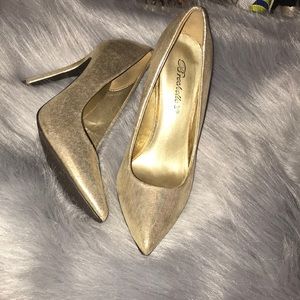 Gold pumps